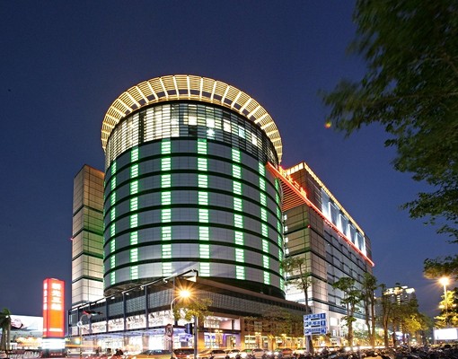 大遠百/新光✡電梯新屋✡精品商務旅店✡大衛浴✡大陽台獨洗獨曬 - Image 1