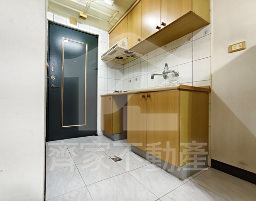 租-套房︱中西金華路~陽台洗衣機~台電景觀宅 - Image 4