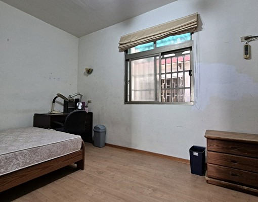 近中科及靜宜大學,沙鹿透天超大間5房前院停車,可租補。 - Image 8