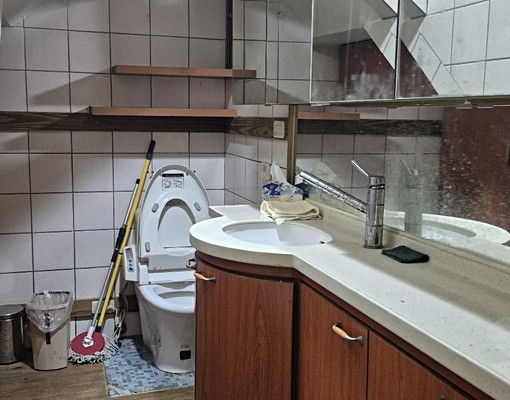 近中科及靜宜大學,沙鹿透天超大間5房前院停車,可租補。 - Image 11