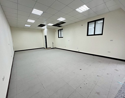 一樓整層店面🌟適合辦公室.飲料店.歡迎預約看房 - Image 2