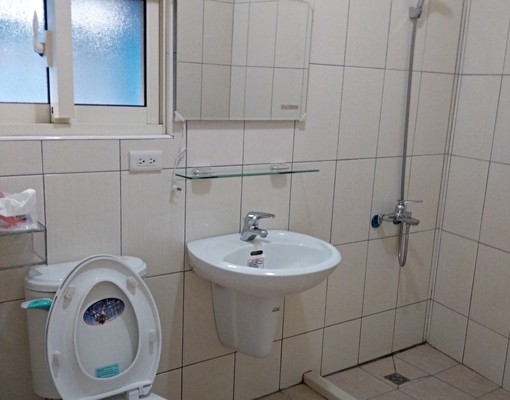 大肚頂街透天厝,生活機能佳,可租補 - Image 8