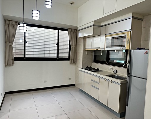 近A8捷運,屋主自租,傢俱可議,免仲介費! - Image 2