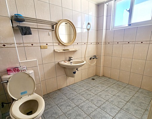 潭子大空間三樓廠辦屋況好有貨梯 - Image 6