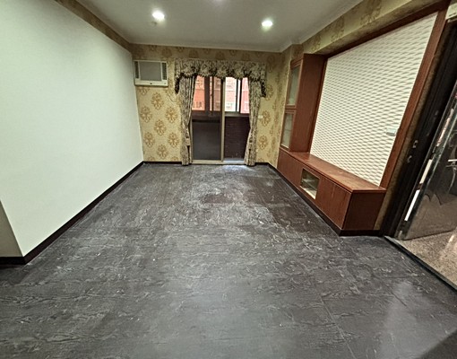 電梯2房平面車出租 - Image 1