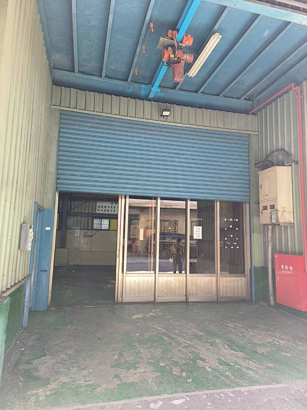 一樓:廠房可停車.卸貨 另天車*1部