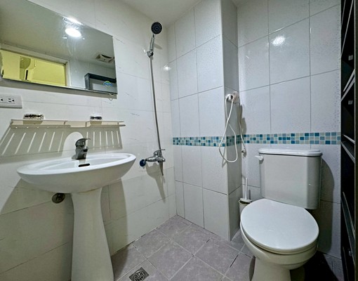 大墩國中小三房車位露臺戶,可租補入戶籍,租金含管理費,價可議 - Image 14