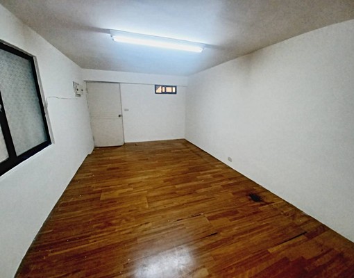 崇德北平雙商圈!整棟出租!前院停車!可租補!地32坪 - Image 4