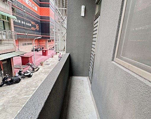 三多商圈捷運翻新透天 - Image 9