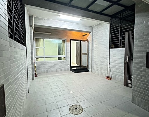 怡安商圈~五房空屋透天厝出租 - Image 9