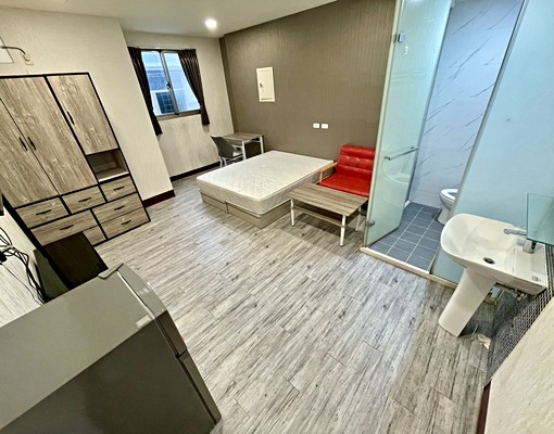 可租補✨近逢甲中央公園✨質感裝潢✨獨洗陽台✨室內機車位 - Image 1