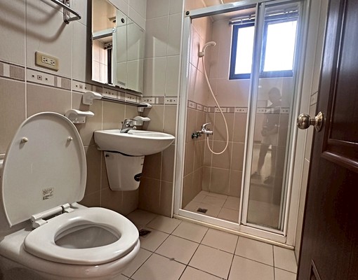 D社宅/中路特區精緻4房車/交流道2分鐘可補助 - Image 8