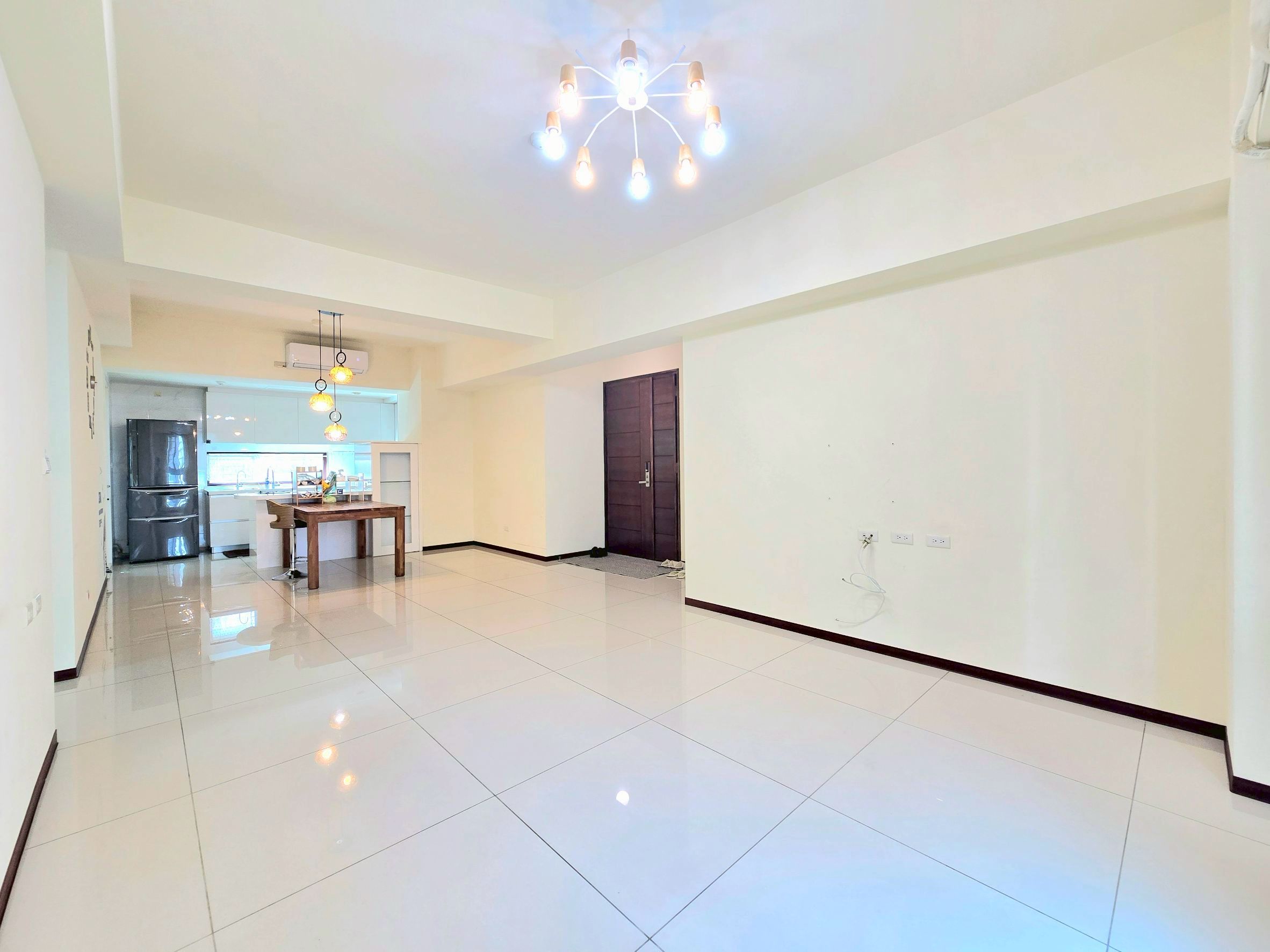 『九揚香悅』雙衛開窗一層兩戶大三房平車