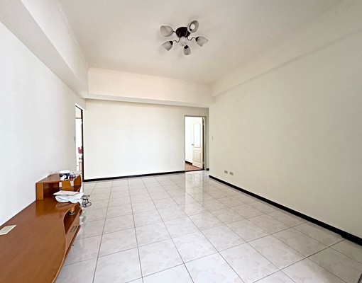 左營自由黃昏市場*高樓層三房+平車*陽台進出 - Image 1