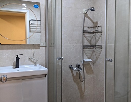 永寧捷運站4號出口旁，8坪大空間電梯套房(免等垃圾車) - Image 11