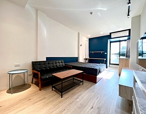 樓下美食多多✨專屬機車位✨機能超好地段佳✨一層兩戶✨採光絕佳 - Image 2