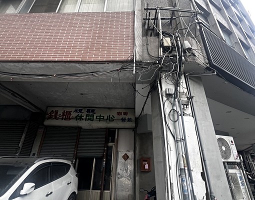 我要出租大套房簡易裝潢交通便利近一中商圈,新民高中 - Image 3