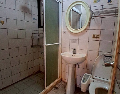 光華商圈/美透天/六房/室內車庫/明亮採光 - Image 5