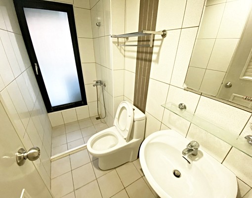 近北區🏙️勤美✨新屋外觀✨系統櫃裝潢🌟陽台獨洗❤️大露台 - Image 2