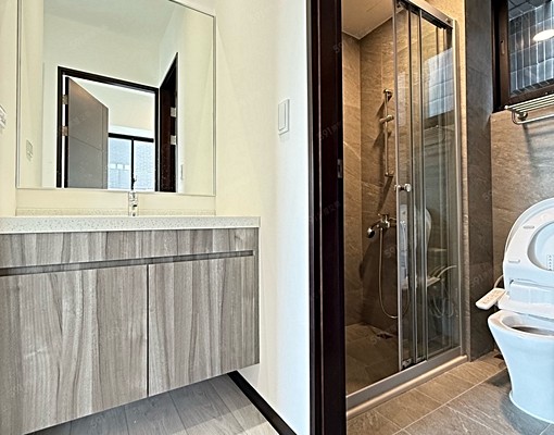 全室木地板，租補入籍報稅皆可談，質感3房採光超好。近高鐵 - Image 11