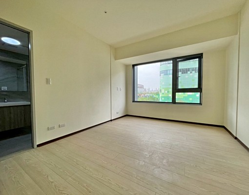 建國市場旁湖濱城✨四房平車✨大露台戶地點好✨附全新冷氣熱水器 - Image 6