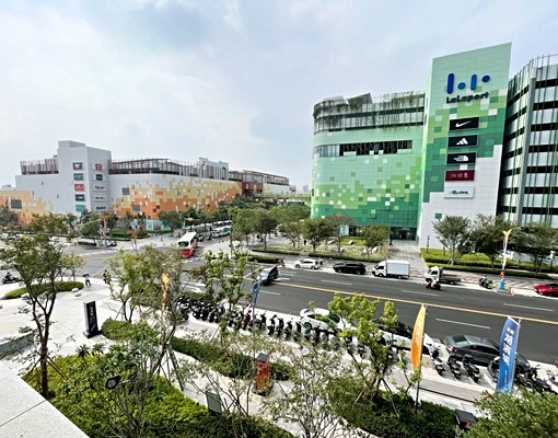 三井旁湖濱城✨四房平車✨大露台戶✨含車含管附全新冷氣熱水器 - Image 1