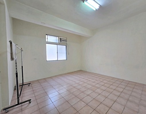 信義國小捷運公寓五樓(空屋) - Image 2