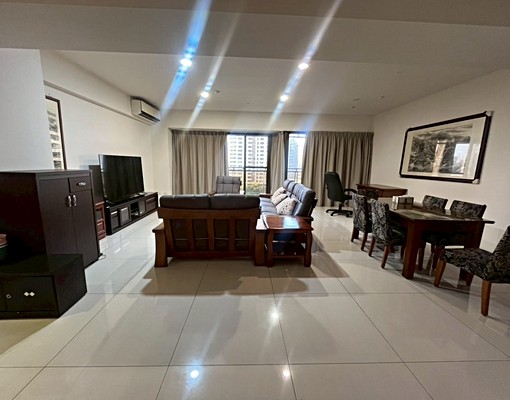 TOP協勝發左營高鐵面公園大三房 - Image 1