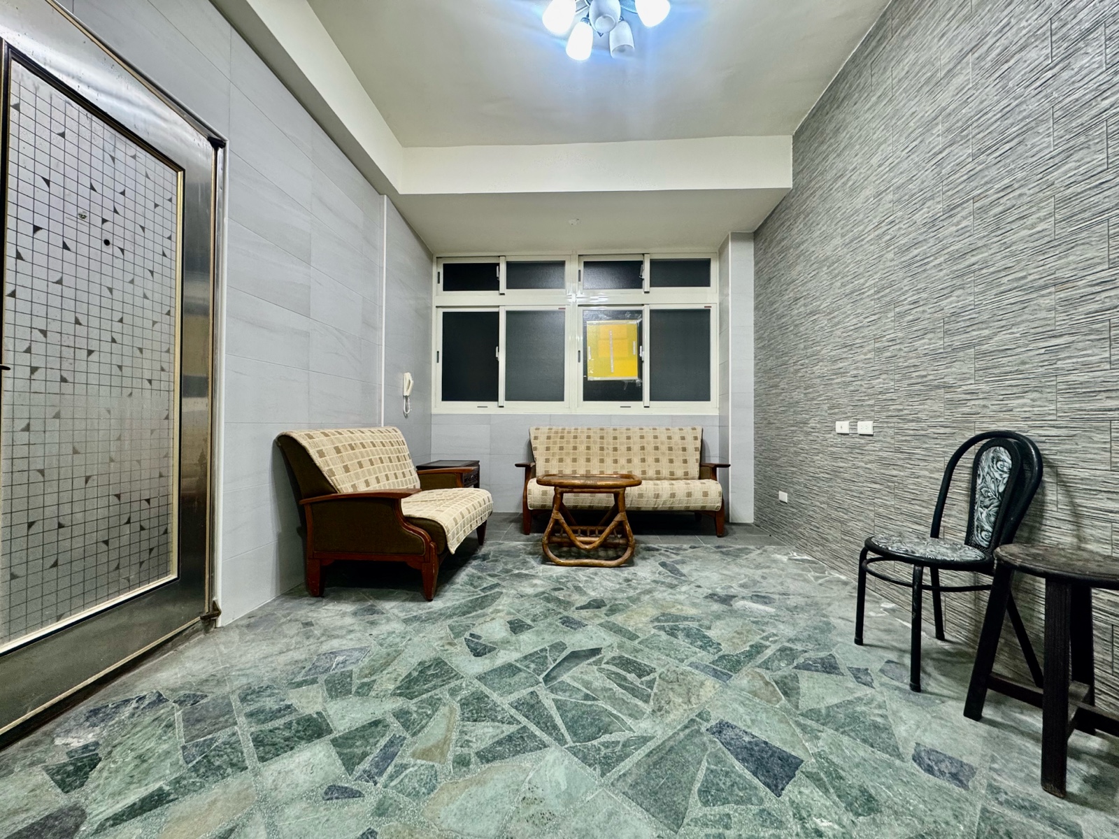 安樂區安樂市場旁平地成家2房*請找東森房秀如