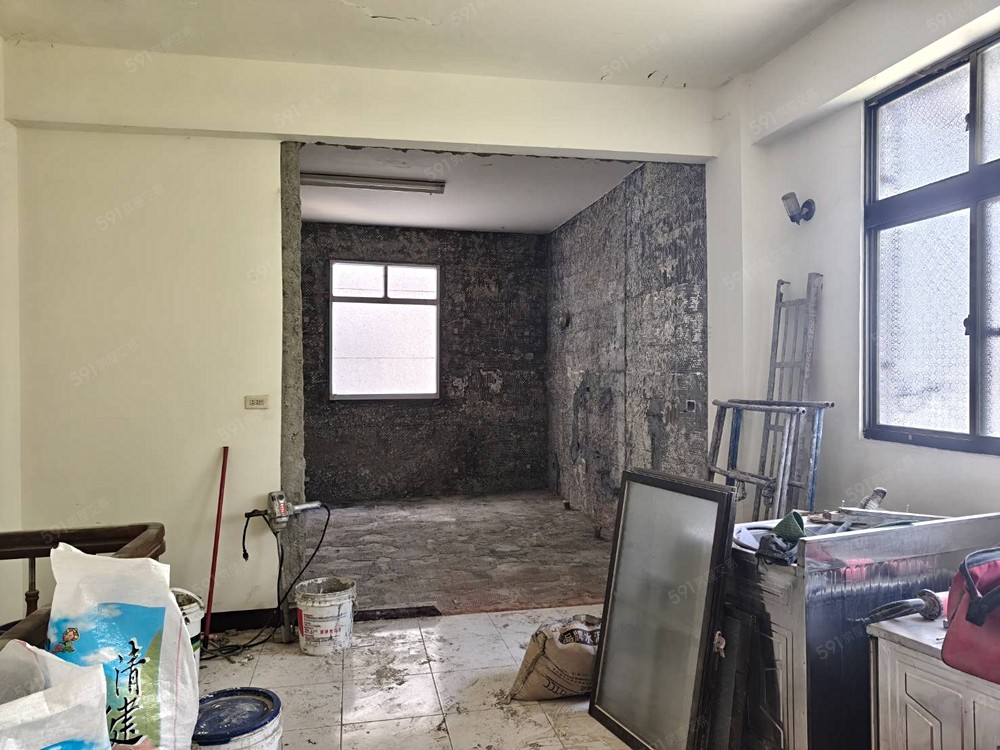 二樓廚房整修中