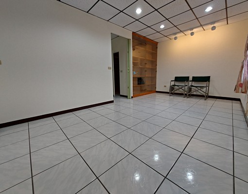 近車站寧靜二房~全新廚具.衛浴~全室油漆粉刷 - Image 9