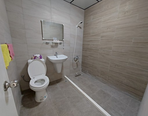 近車站寧靜二房~全新廚具.衛浴~全室油漆粉刷 - Image 8