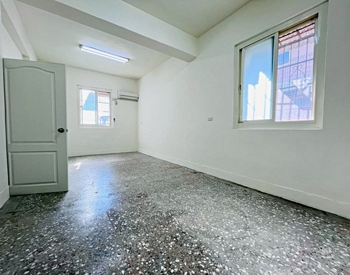 三重🚝租補戶籍✅地下室‼️可工作室💼空間大格局方正 - Image 5