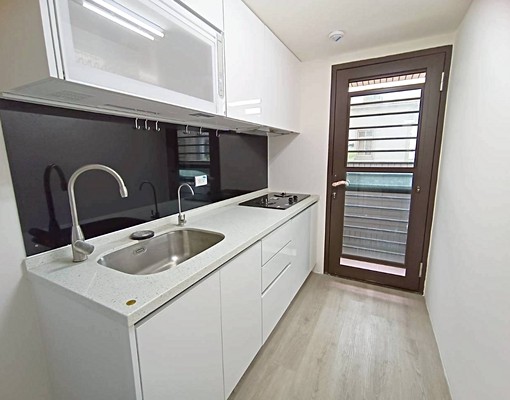 全新二房首租（含車位、家電傢俱） - Image 1