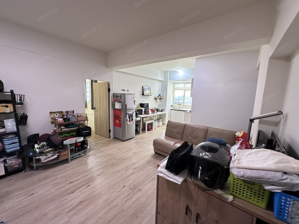 開放式客廳SPC木地板(1)採光明亮