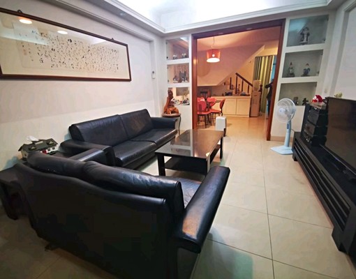 羅東生活圈近博愛聖母有車位有裝潢傢俱(另有短租透天) - Image 1