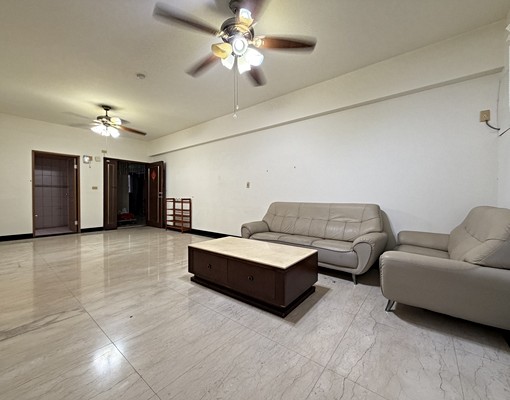 超美三房平車🔥現況出租不談補🔥可雙租補🔥有一間房沒冷氣 - Image 1