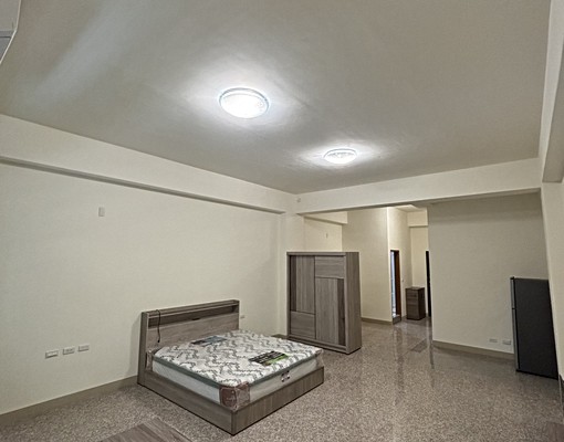 近遠百商圈竹北電梯獨立陽台大套房 - Image 1