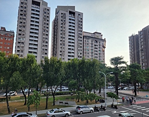 親親戲院育仁國小旁/精美裝潢大二房/新整修衛浴/台電家具齊全 - Image 8