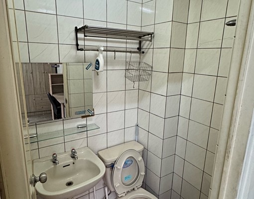 獨立套房4200，電一度3.5元，步行至興大約7分鐘。。 - Image 5