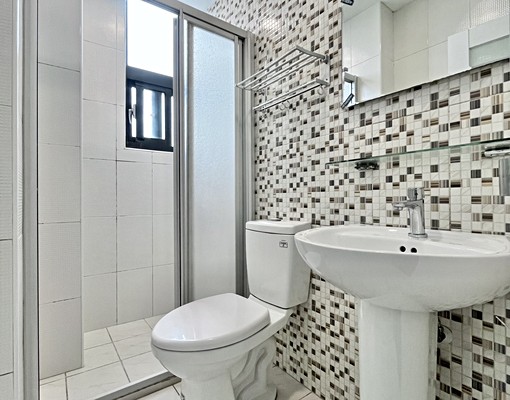 💖走路中國醫中友百貨💖超美採光陽台獨洗💖精緻木質可租補 - Image 13