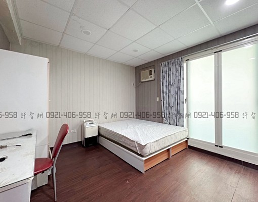 大套房長陽台可租補傢俱電全配有機車位 - Image 1