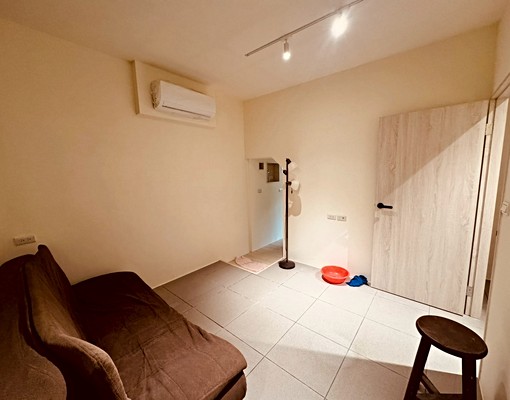 近68｜全新整理｜質感2房｜可工作室｜附機車位 - Image 1