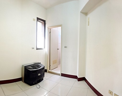 整層空間大，配備齊全，衛生乾淨又舒適，本住處全面禁菸 - Image 5