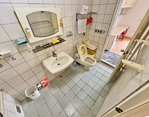 🏠整棟透天4+1房✨近靜宜弘光👍一樓有車庫汽機車皆可停 - Image 9