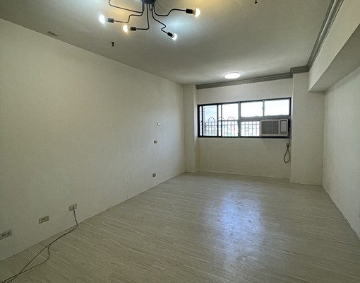 自由路電梯大樓，四房大空間，格局方正、舒適宜居 - Image 1