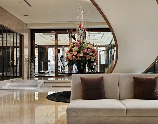 專任~正七期新光三越全新裝潢3+1房+平面車位~歡迎配件 - Image 1