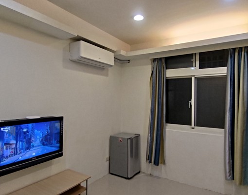 兩人同住近捷運區公所站2樓大空間有客廳、陽台、更衣室 - Image 2