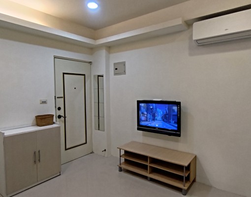 兩人同住近捷運區公所站2樓大空間有客廳、陽台、更衣室 - Image 3