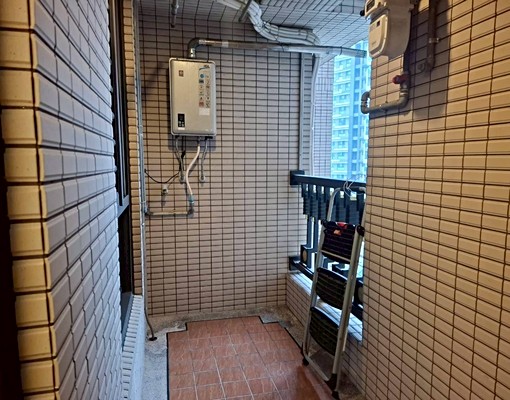 板橋忠孝路、近後埔國小、2+1房採光佳 - Image 4